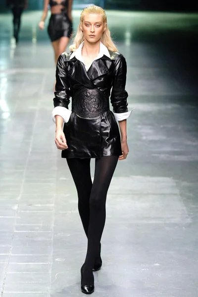 Look 18